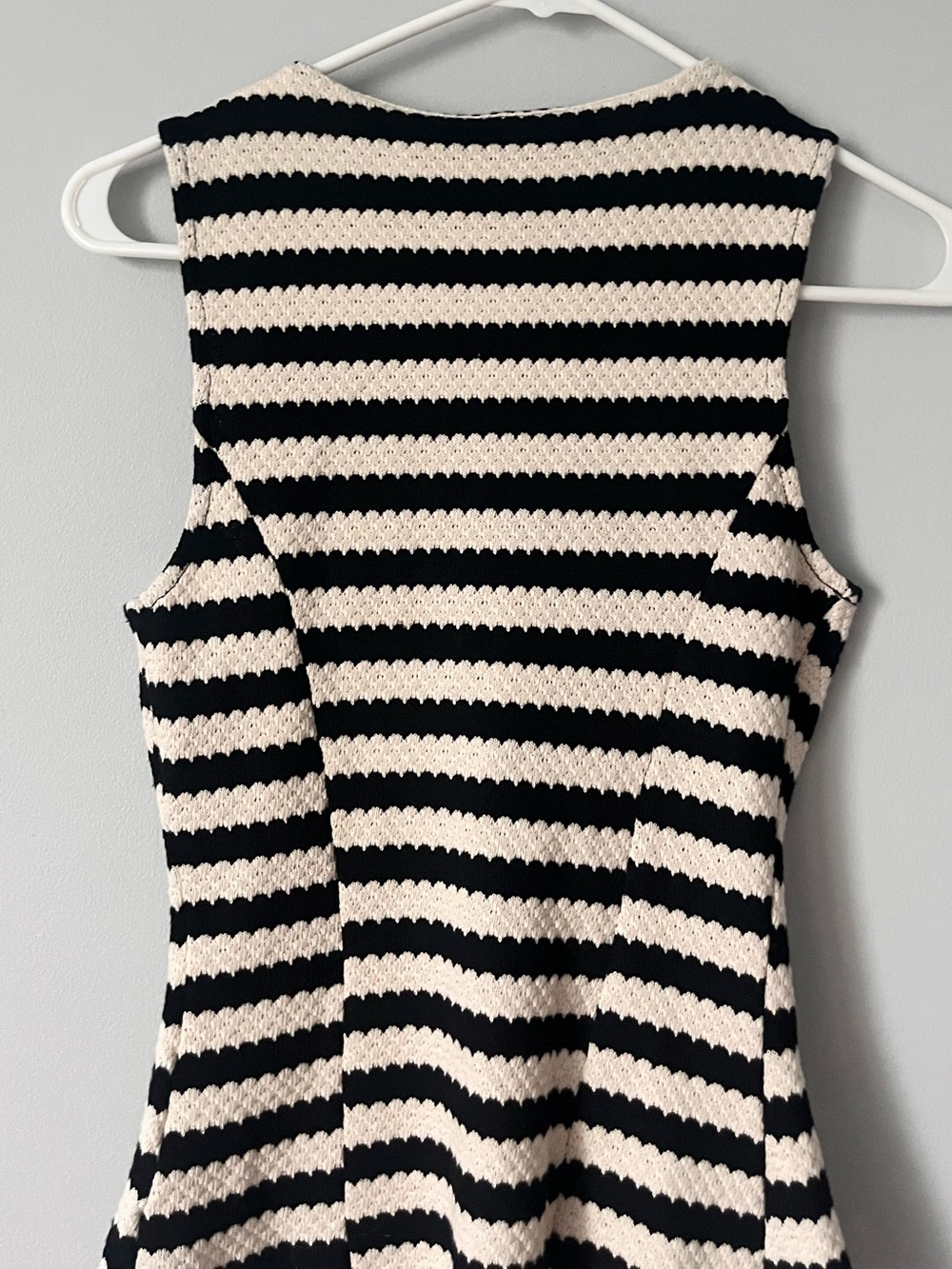 🎉Anthropologie Black & White Striped Knit Button Up Sleeveless Vest Top - Picture 13 of 15